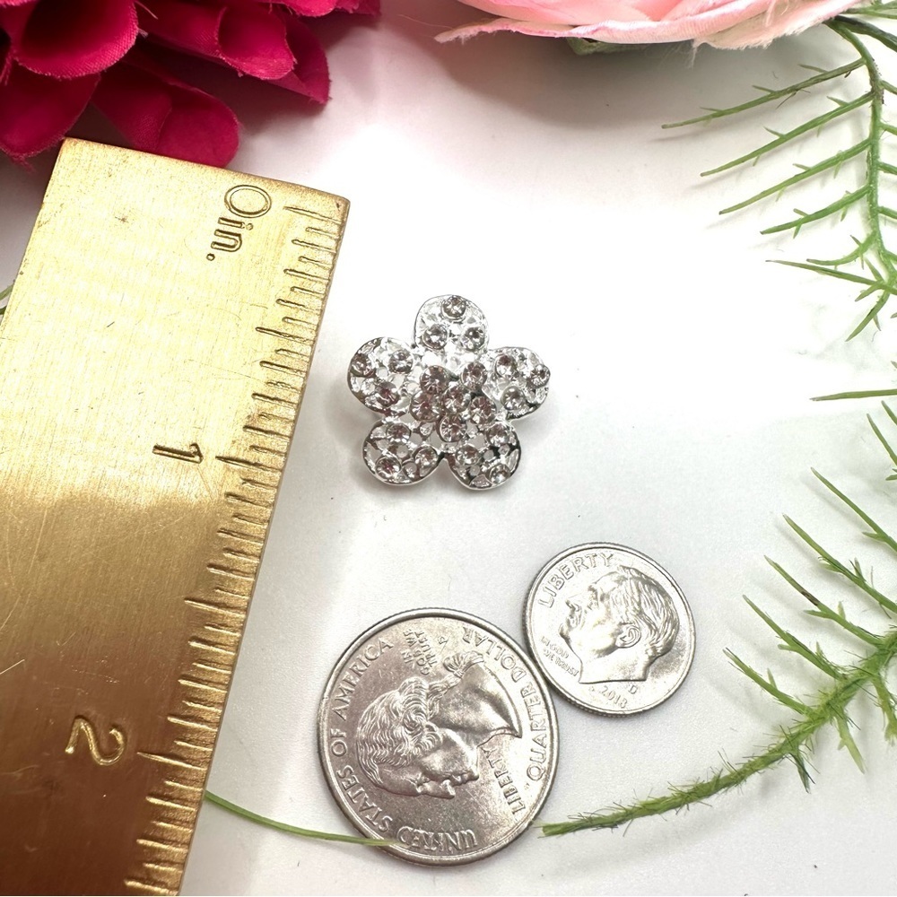 NEW⚜️Classic Floral Crystal Embellished Brooch - Picture 5 of 5